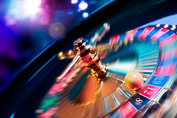 Play'n GO game interface on bintang77 showing bet adjustment, spin button, and real-time balance display